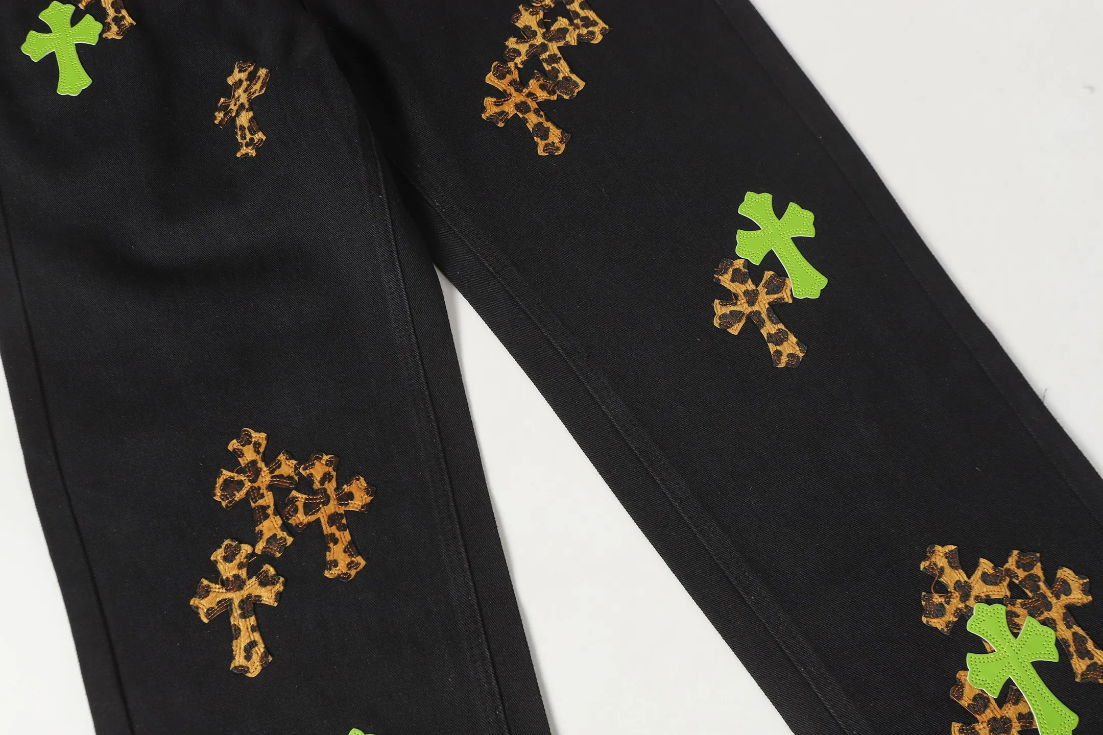 P270 Cross-border model, please do not place an order if you are pursuing quality - Chrome Hearts/Chrome Hearts Cross ✝️Leopard print embroidered washed jeans, trousers and casual pants - High weight, high density and high quality. The wool is soft, delicate and skin-friendly. It feels soft and silky. It has excellent warmth and skin-friendly properties - Custom-woven and dyed with no color difference. No matter the fabric or workmanship details, it beats the ordinary version on the market - Hardware zipper accessories are all customized, full of details -Colour: washed black -Size: 28 30 32 34 36